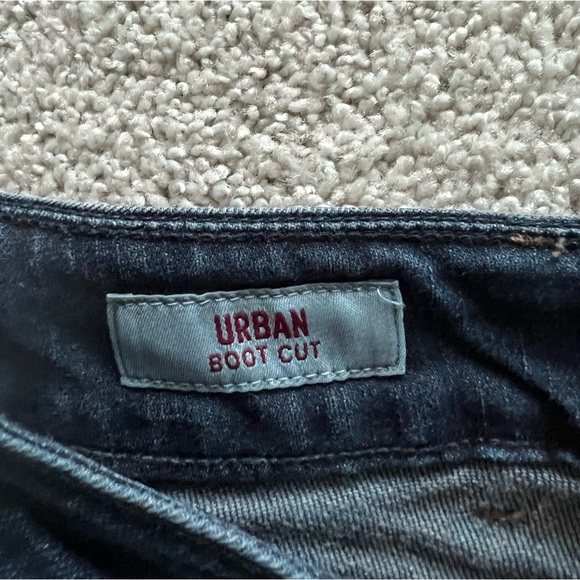 🔹BANANA REPUBLIC: Women’s size 8, urban style boot cut blue jeans, preowned🔹 - Picture 4 of 11